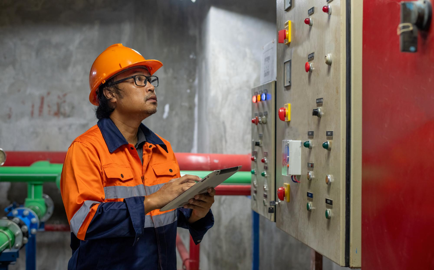 Mechanical and electrical technicians
